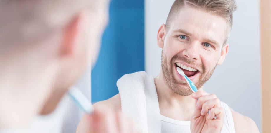 Regelmäßige und gründliche Mundhygiene